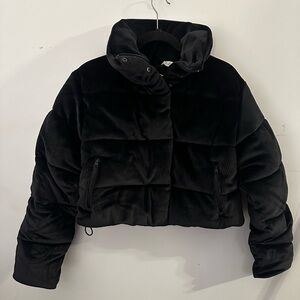 ALO Yoga women’s ribbed velour gold rush puffer in black sz small